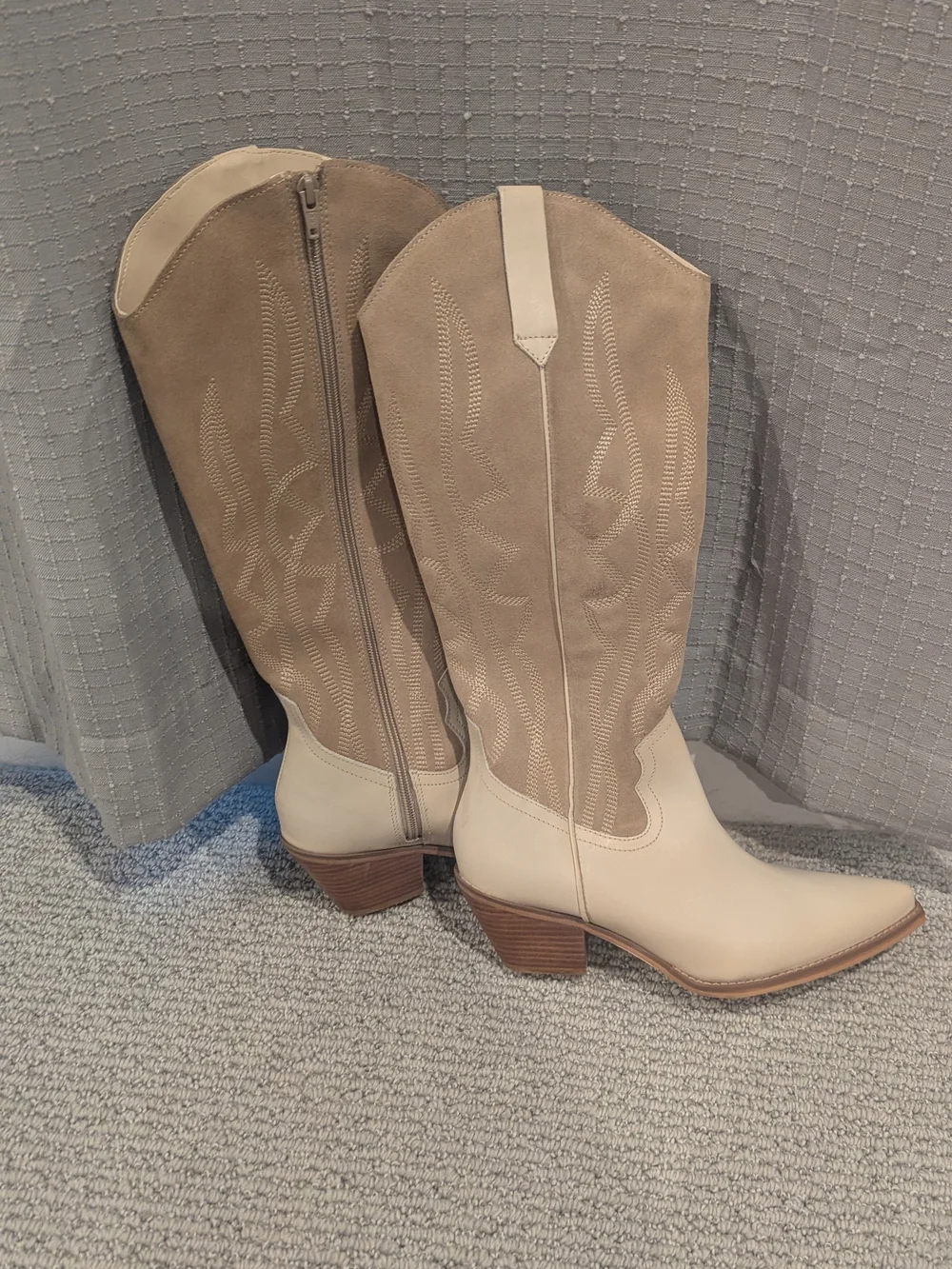 Classic Women's Tall Western Boots in Beige - Picture 3 of 6